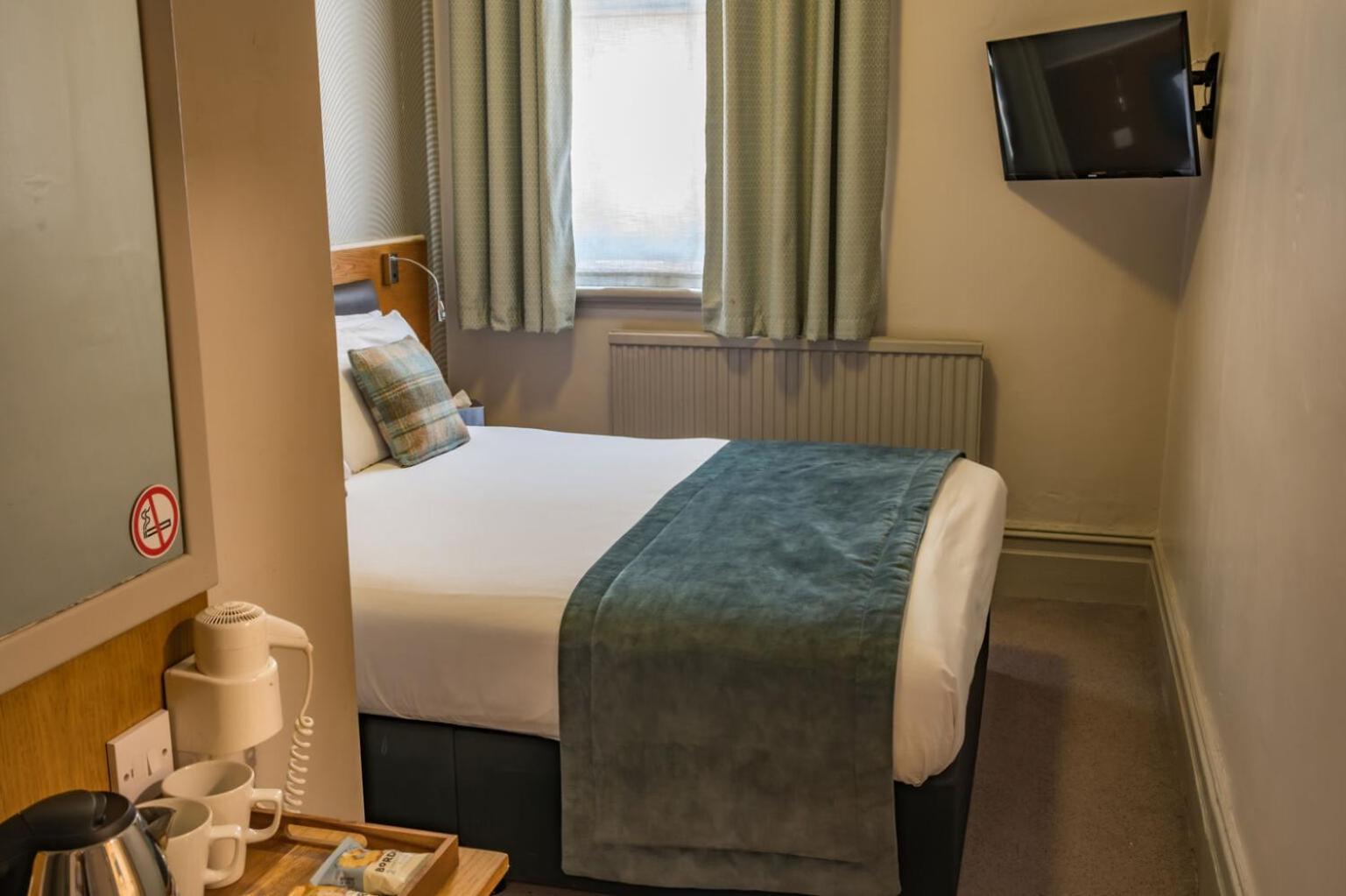 The Goddard Arms Hotel Swindon Kültér fotó