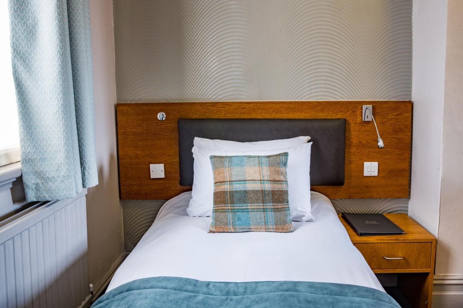 The Goddard Arms Hotel Swindon Kültér fotó