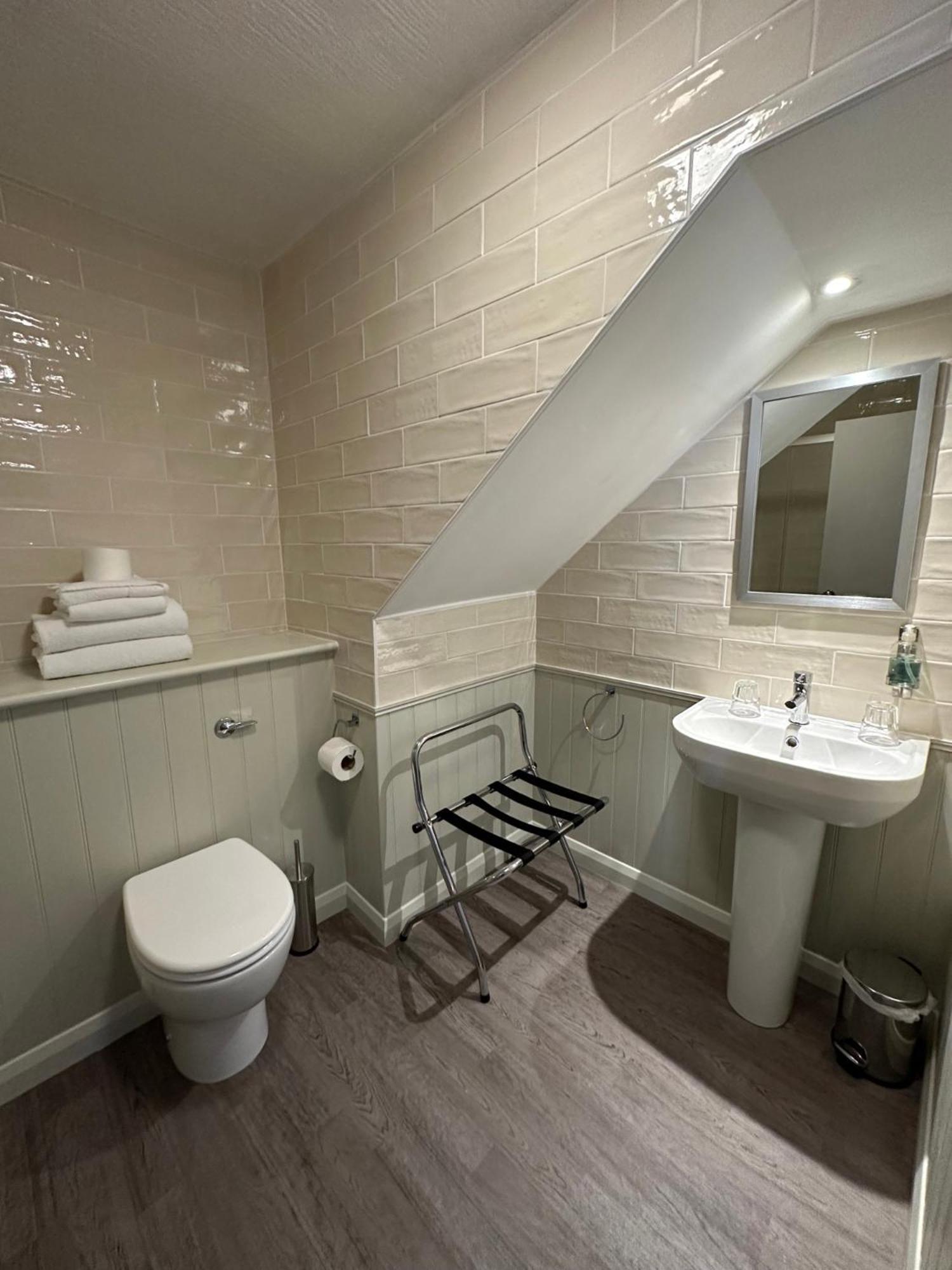 The Goddard Arms Hotel Swindon Kültér fotó