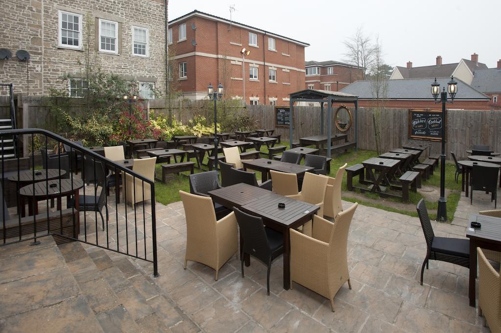 The Goddard Arms Hotel Swindon Kültér fotó