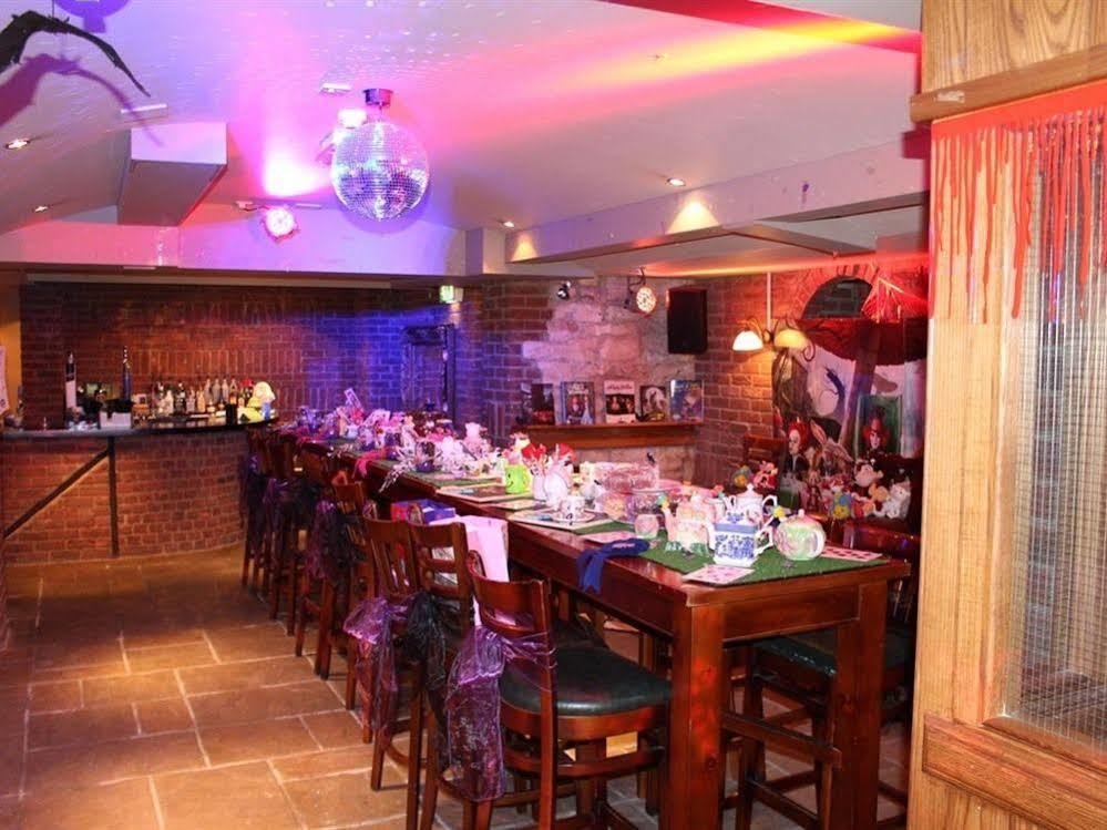 The Goddard Arms Hotel Swindon Kültér fotó