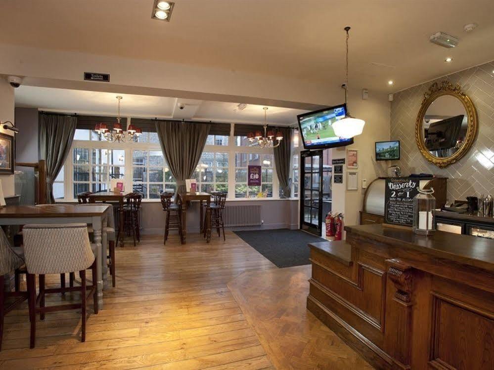The Goddard Arms Hotel Swindon Kültér fotó